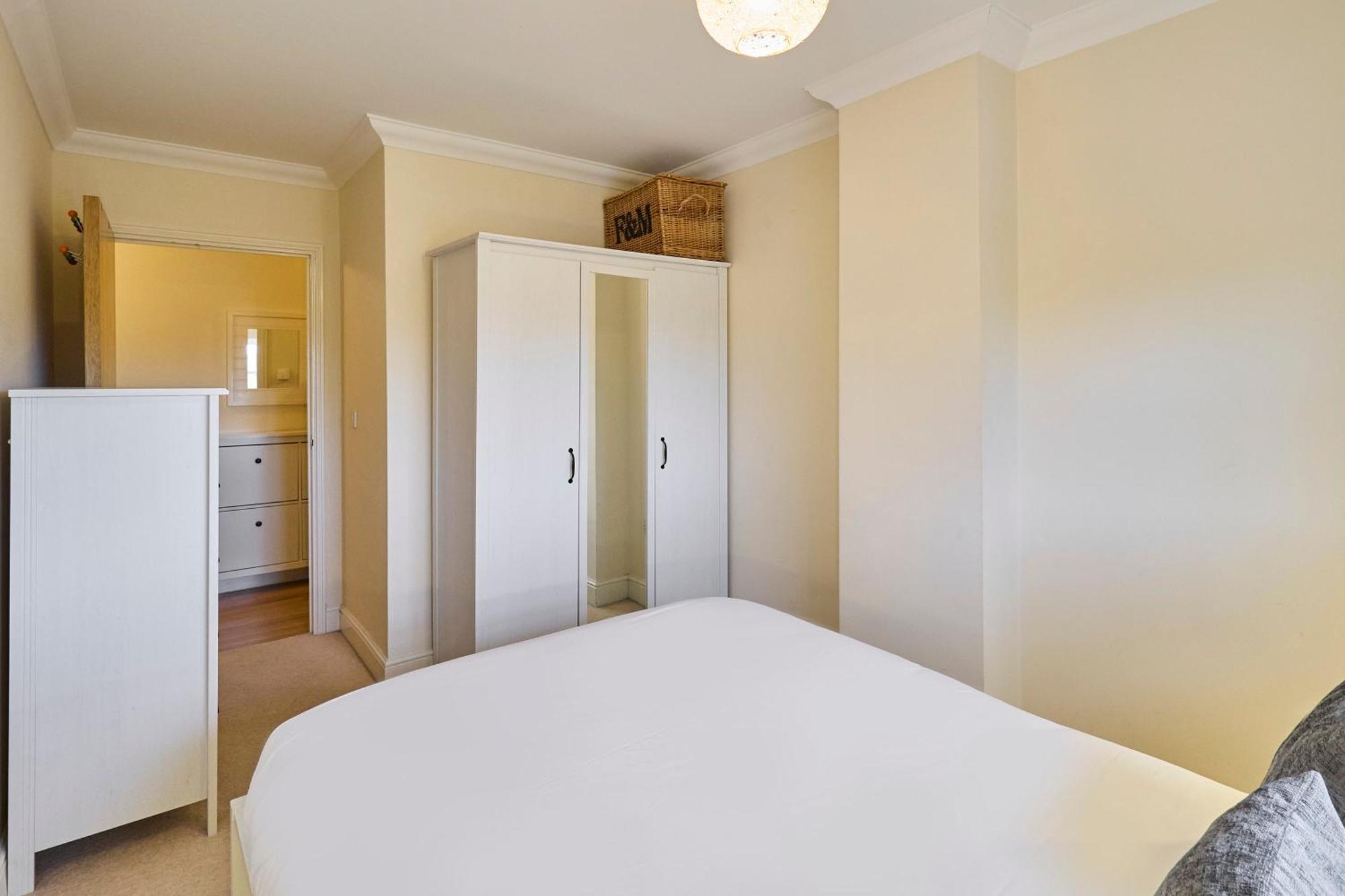 Host & - Nunnery Fields Apartment