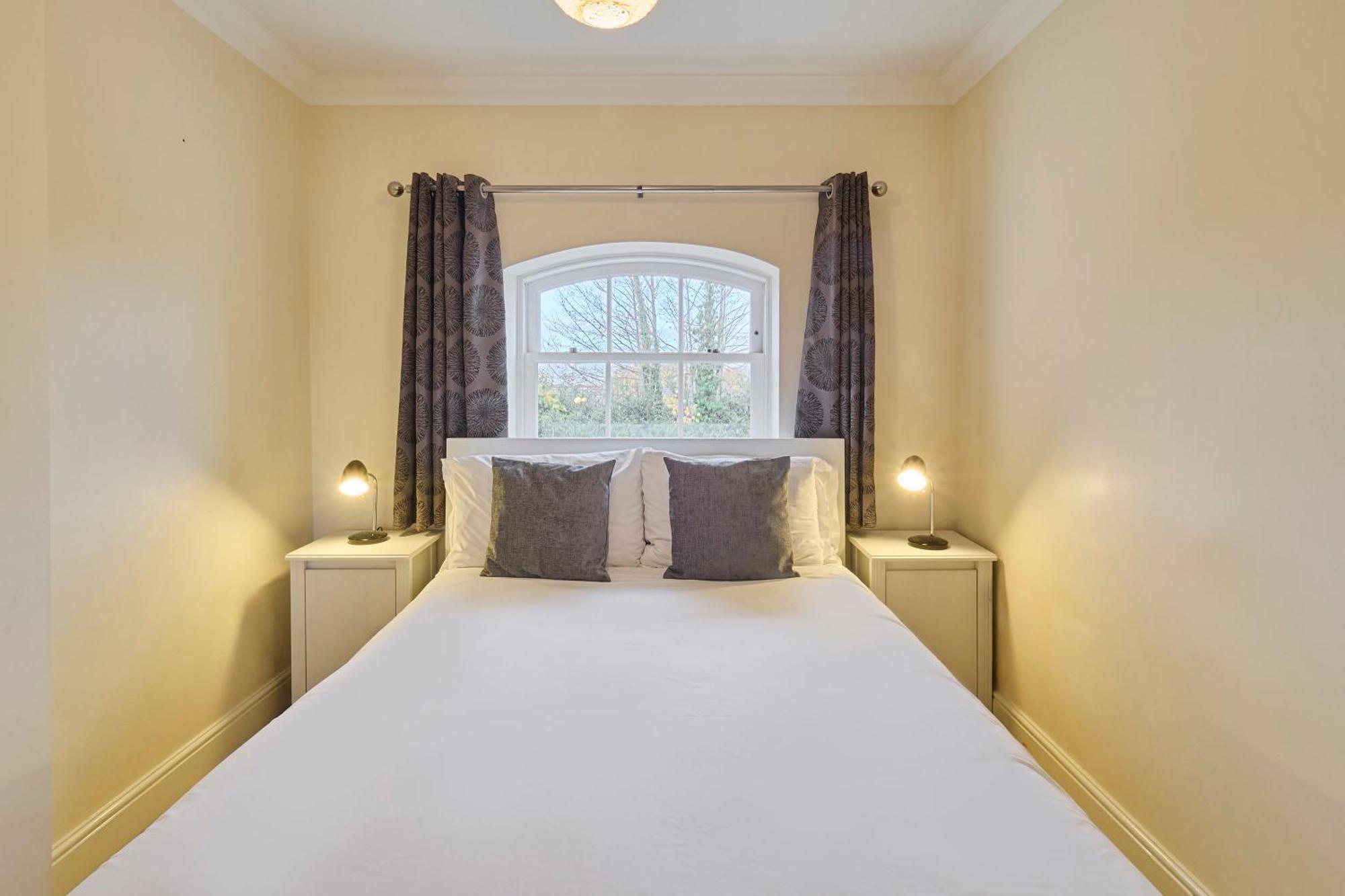 Host & - Nunnery Fields Apartment