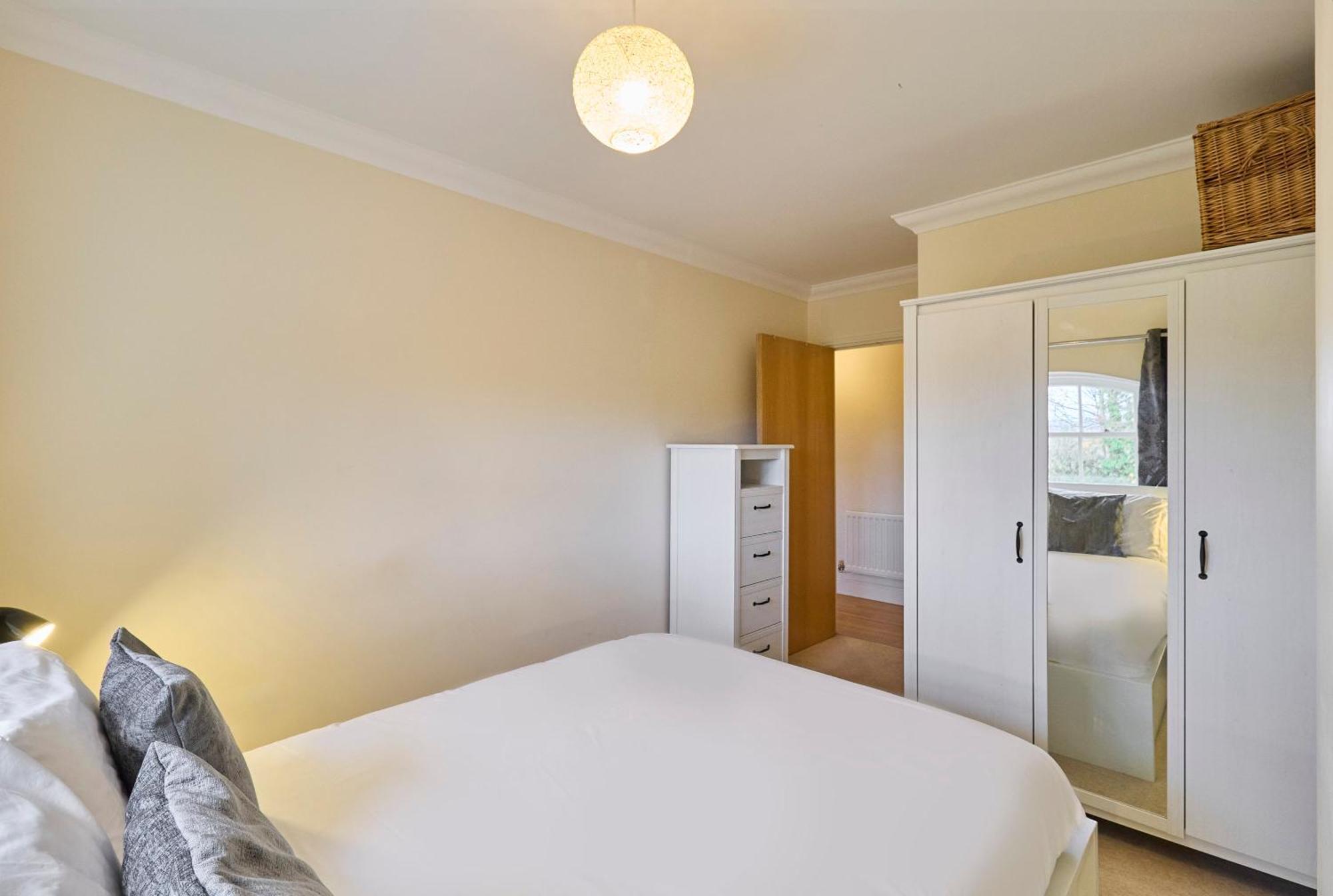 Host & - Nunnery Fields Apartment Canterbury